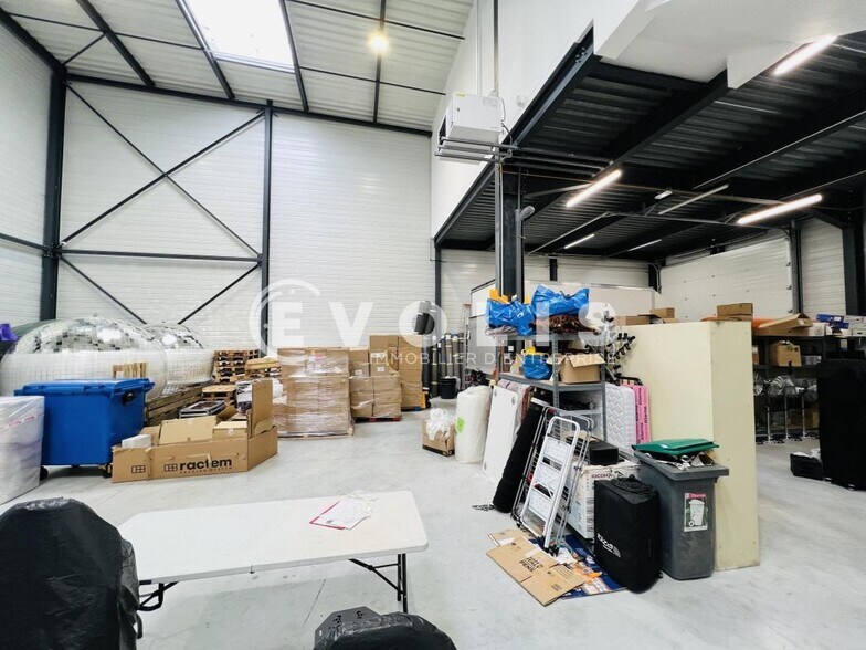 Light Industrial in Vaires-sur-Marne to rent - Interior Photo - Image 3 of 6