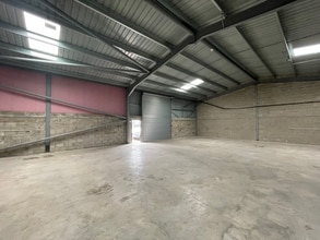 Campbell St, Blackburn to rent Interior Photo- Image 2 of 4