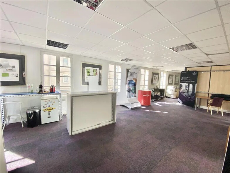 Office in Sèvres to rent - Building Photo - Image 1 of 9