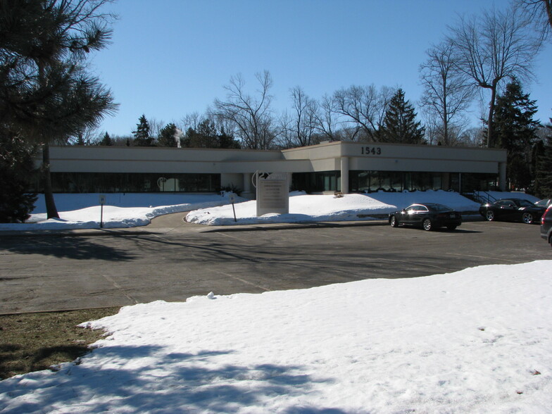 1525-1551 Park Pl, Ashwaubenon, WI for rent - Building Photo - Image 1 of 6