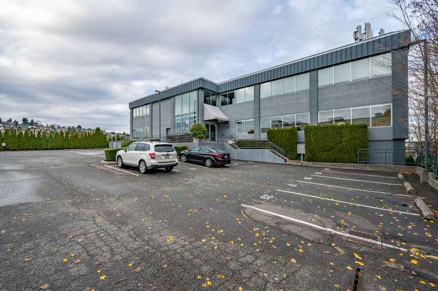 3257 16th Ave W, Seattle, WA for rent - Building Photo - Image 1 of 36