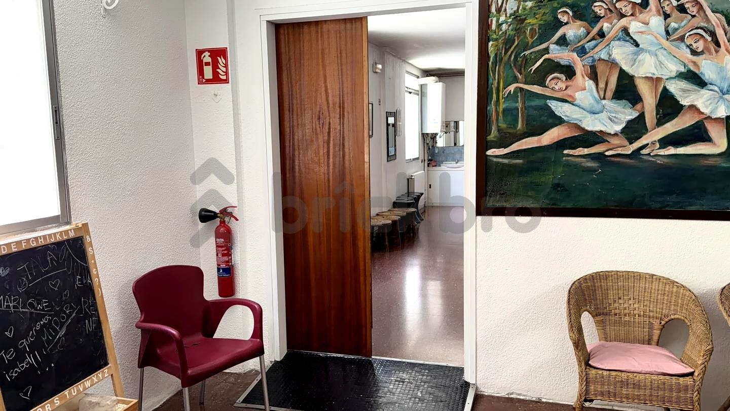 Barcelona, BAR 08023 - Unit 8 -  - Interior Photo - Image 1 of 34