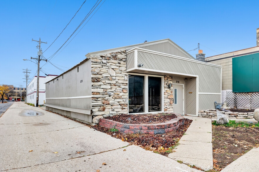 519 E Walnut St, Green Bay, WI to rent - Building Photo - Image 1 of 11