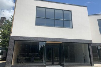 17 Riverside Walk, Thetford to rent Building Photo- Image 1 of 6