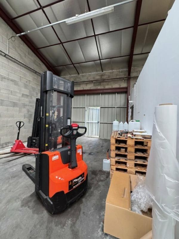 Industrial in Craponne to rent Interior Photo- Image 1 of 6