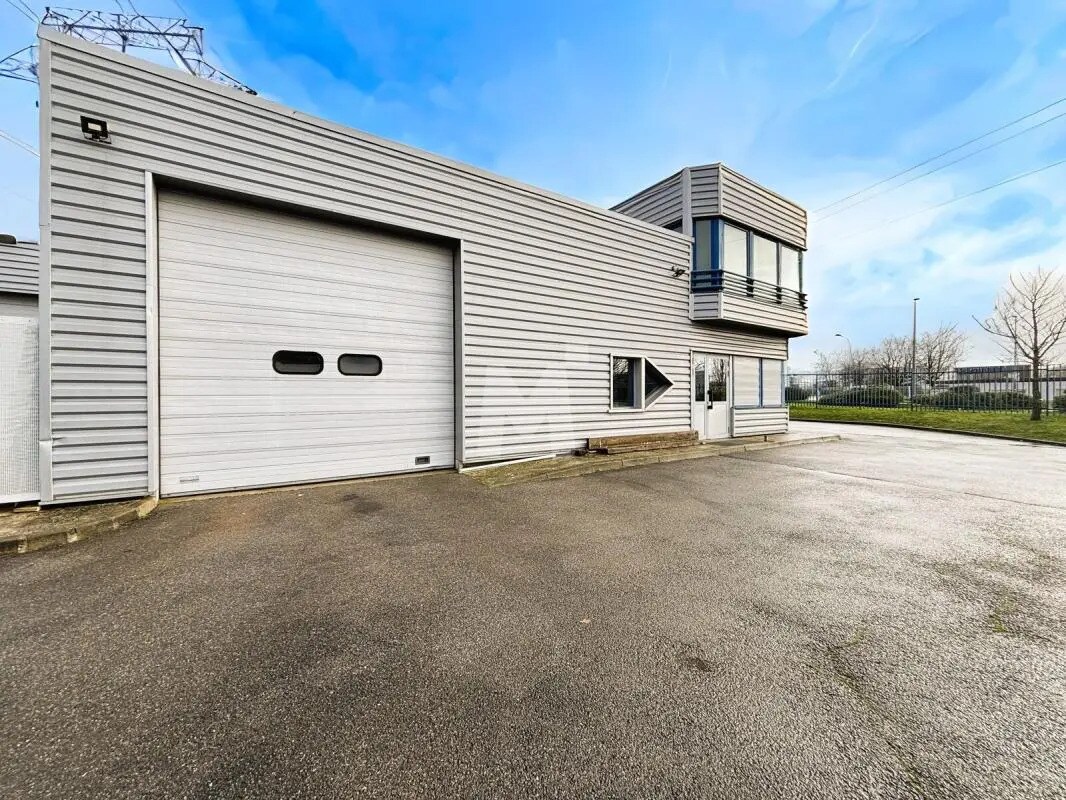 Light Industrial in Marcoussis to rent Building Photo- Image 1 of 8