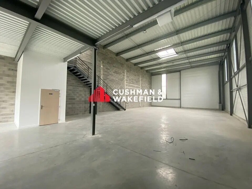 Light Industrial in Fenouillet to rent Building Photo- Image 1 of 9