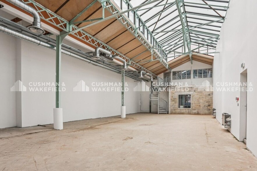 Office in Malakoff to rent - Interior Photo - Image 2 of 17