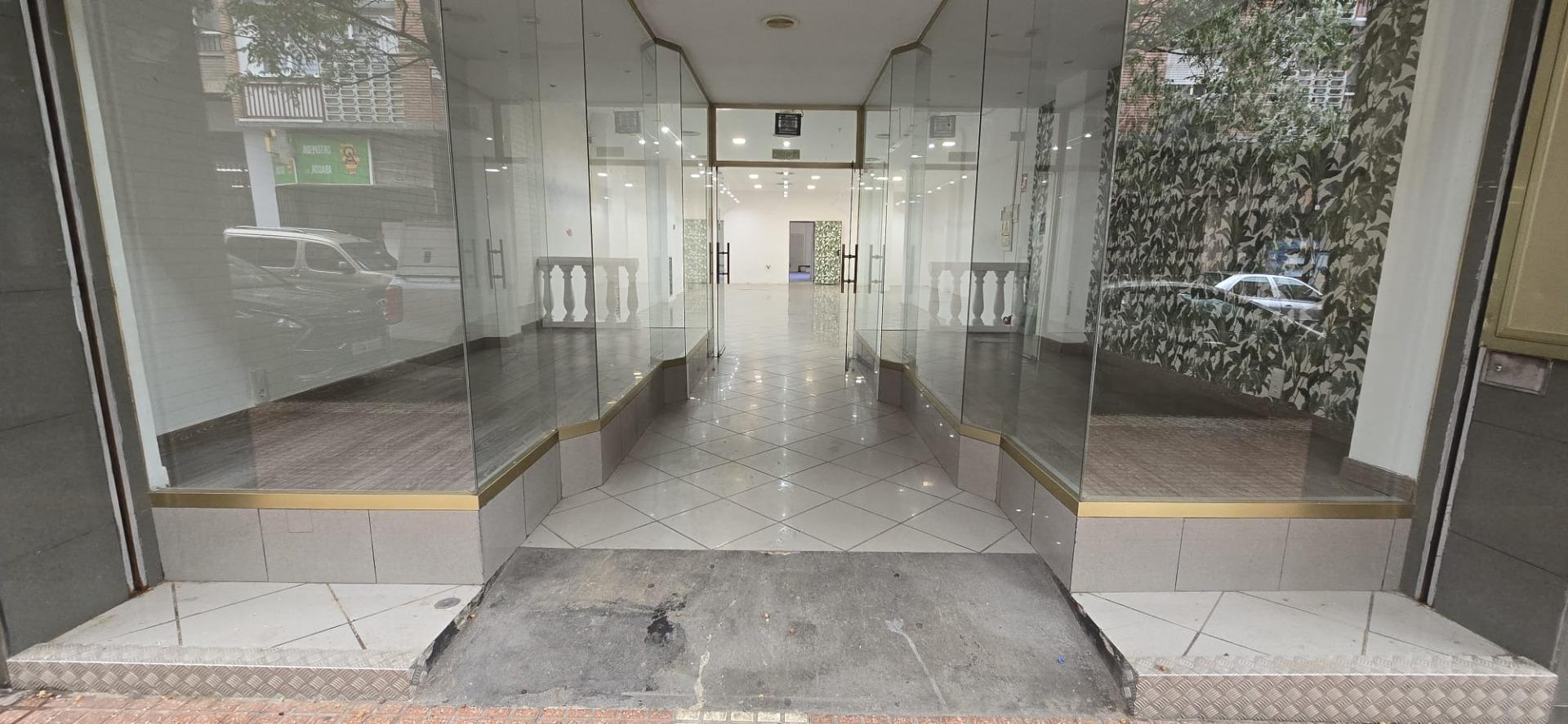 Retail in Zaragoza to rent Lobby- Image 1 of 19
