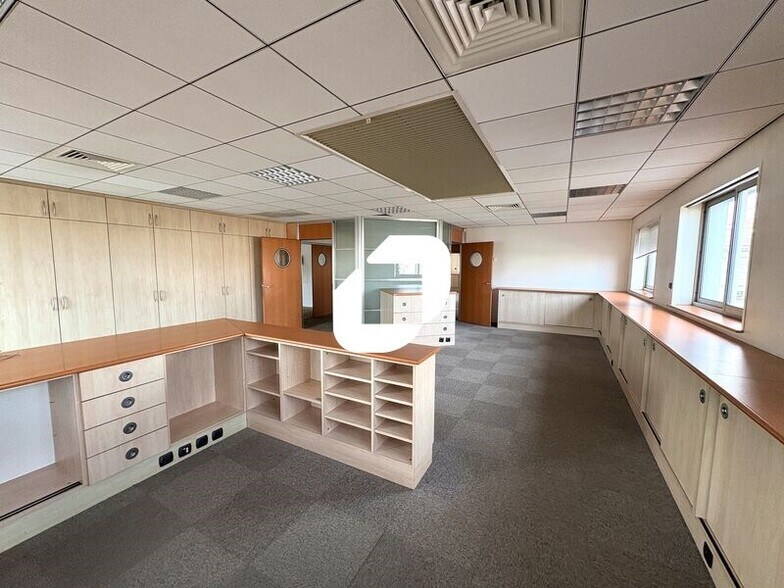 Office in Mornant to rent - Interior Photo - Image 2 of 8