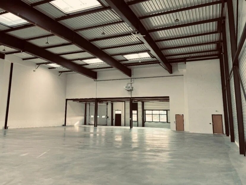 Light Industrial in Saint-Priest to rent Interior Photo- Image 1 of 4