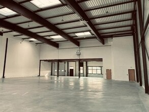 Light Industrial in Saint-Priest to rent Interior Photo- Image 1 of 4