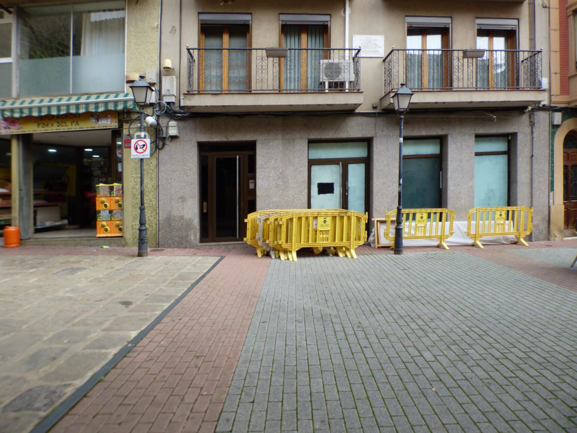 Retail in Sallent, Barcelona to rent Construction Photo- Image 1 of 14