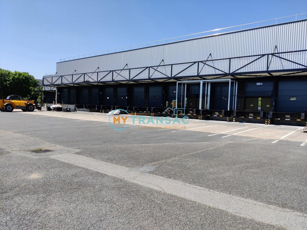 Industrial in Lieusaint to rent Building Photo- Image 1 of 10