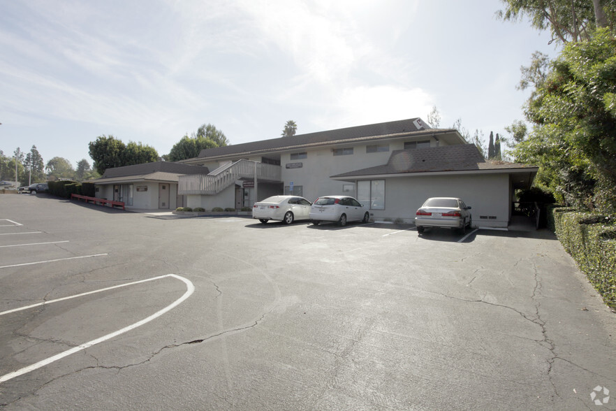 23525 Golden Springs Dr, Diamond Bar, CA for rent - Building Photo - Image 3 of 14