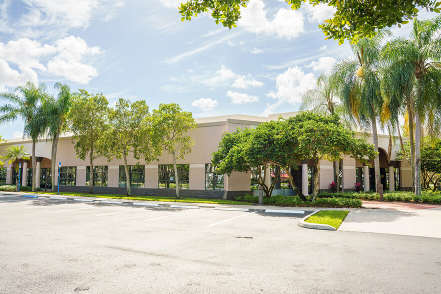 3265 Meridian Pkwy, Weston, FL for rent - Building Photo - Image 1 of 16