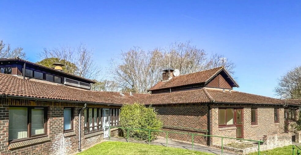 Calpe Av, Lyndhurst for sale - Building Photo - Image 2 of 8