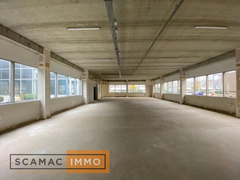 Office in Les Ulis to rent - Building Photo - Image 3 of 8