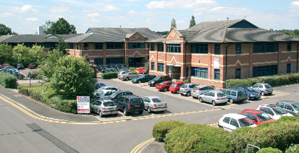 Weydon Ln, Farnham to rent - Building Photo - Image 3 of 5