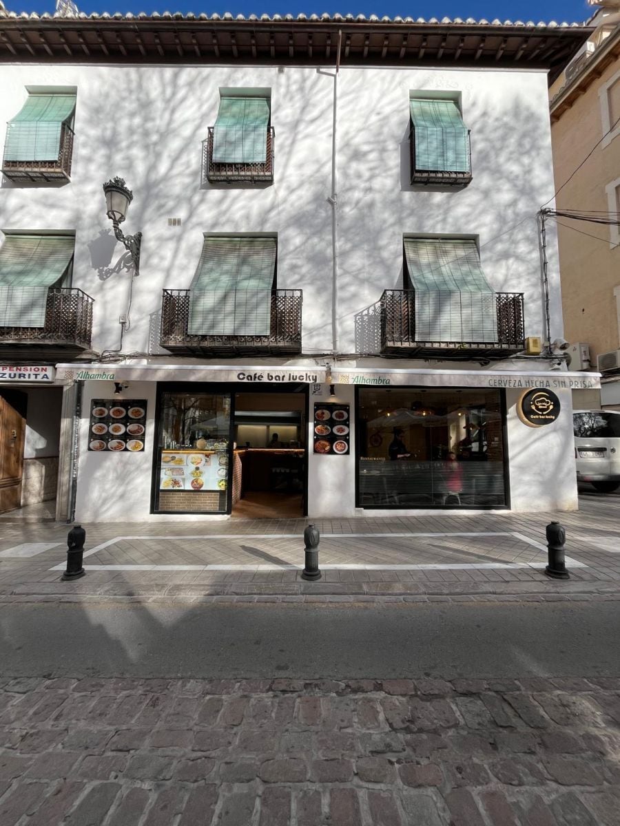 Plaza Trinidad, 7, Granada, Granada to rent Primary Photo- Image 1 of 18