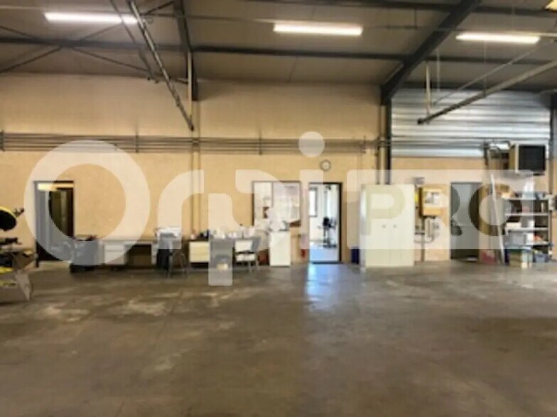 Light Industrial in Arnas to rent - Interior Photo - Image 3 of 10