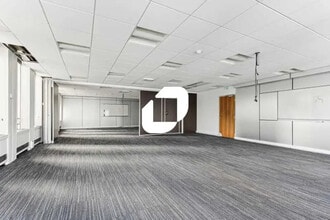 1-9 Place De La Pyramide, Puteaux to rent Interior Photo- Image 2 of 2