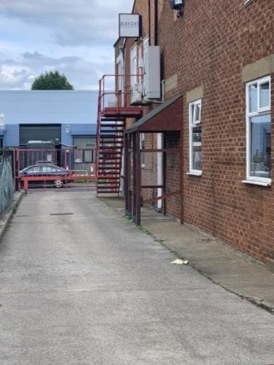 Island Farm Ave, West Molesey to rent - Building Photo - Image 3 of 9