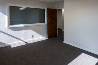 459 Fulton St, San Francisco, CA for rent Interior Photo- Image 2 of 6