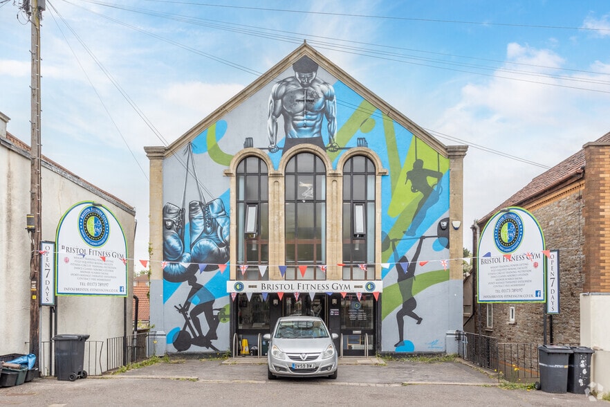 Clouds Hill Rd, Bristol to rent - Primary Photo - Image 1 of 3