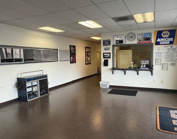 5375 Procyon St, Las Vegas, NV to rent - Interior Photo - Image 2 of 13