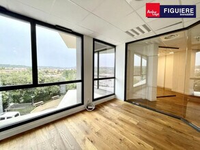 70 Rue De La Tramontane, Aix-en-Provence to rent Interior Photo- Image 1 of 14