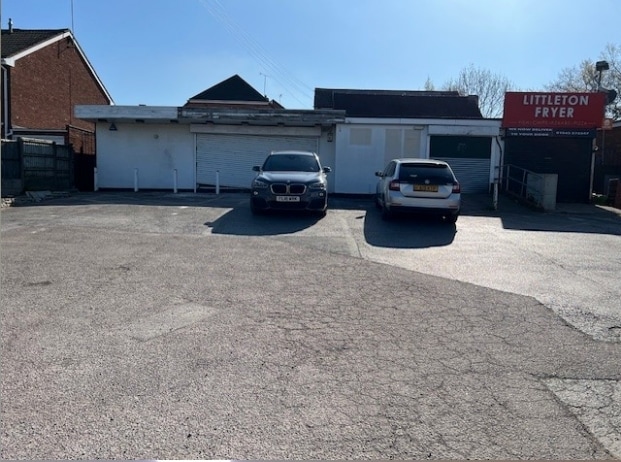 Stafford Rd, Cannock to rent - Building Photo - Image 2 of 10