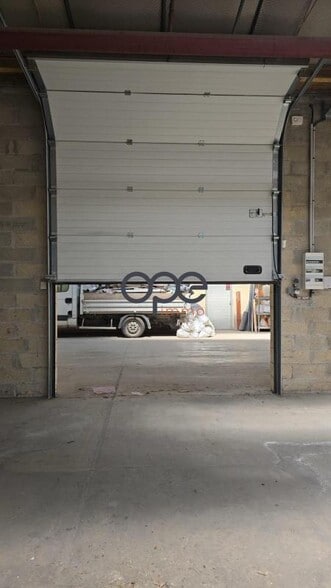 Industrial in Neuilly-en-Thelle for sale - Building Photo - Image 1 of 5