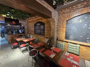 Retail in Barcelona, Barcelona to rent Interior Photo- Image 1 of 12