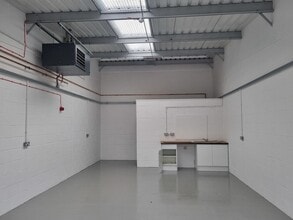 47-67 Peffer Pl, Edinburgh to rent Interior Photo- Image 2 of 3