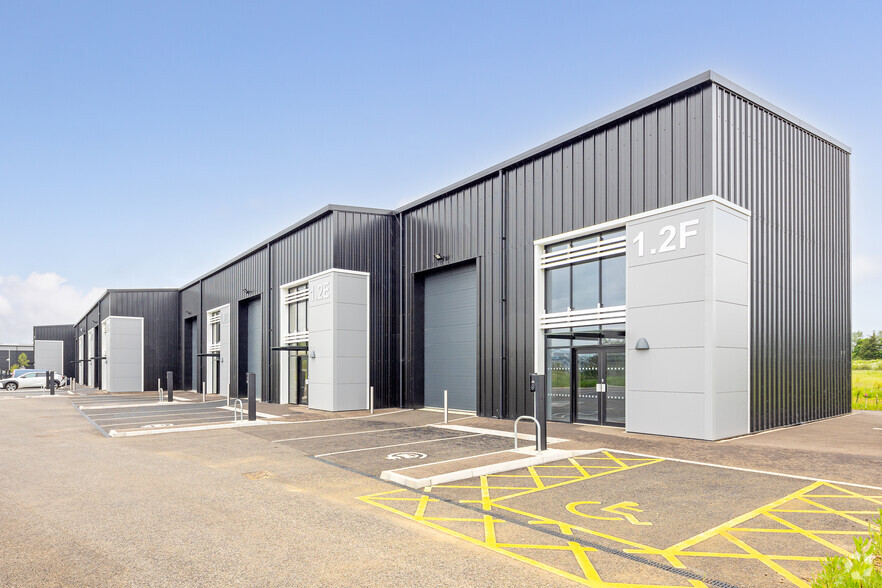 Pride Pky, Sleaford for rent - Building Photo - Image 1 of 5