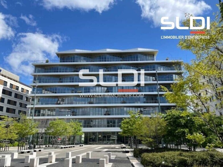 Rue Simone Veil, Vénissieux to rent - Building Photo - Image 1 of 9
