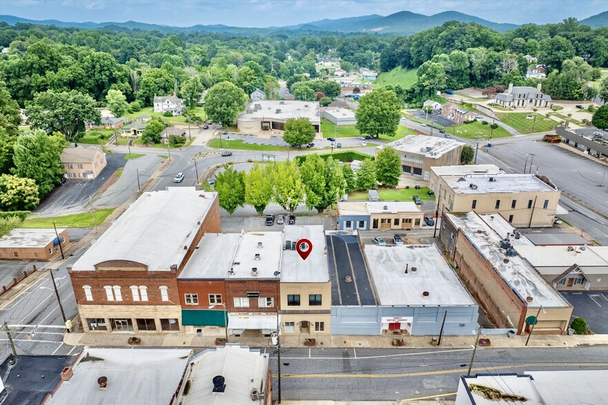 118 Mulberry St NW, Lenoir, NC for rent - Primary Photo - Image 1 of 44