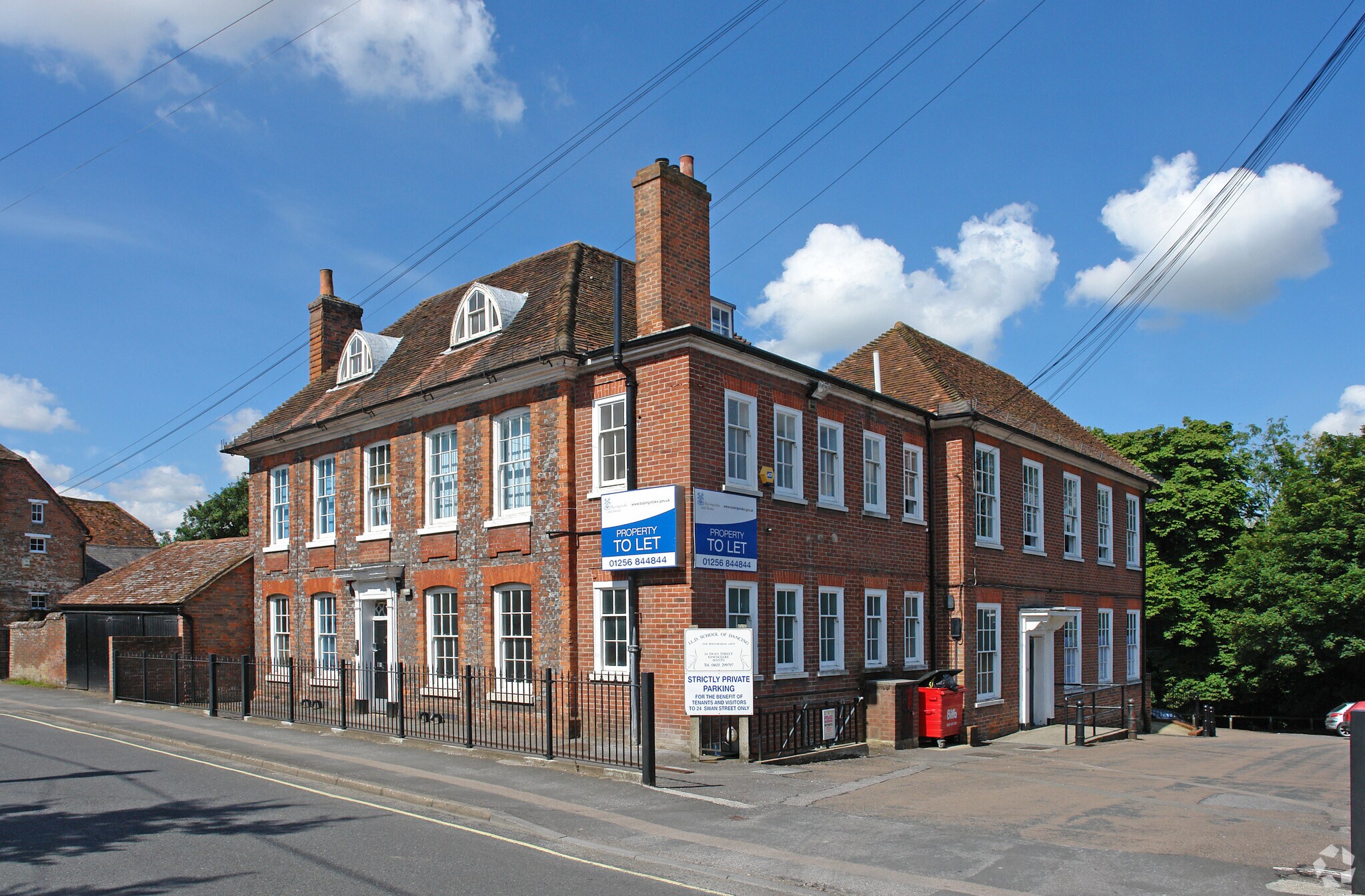 24 Swan St, Kingsclere for sale Building Photo- Image 1 of 1