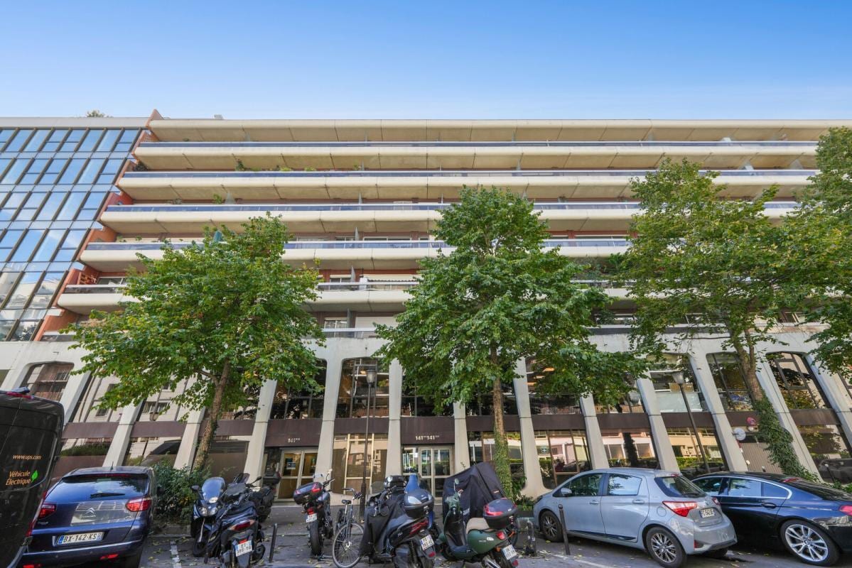 Office in Paris for sale Building Photo- Image 1 of 15