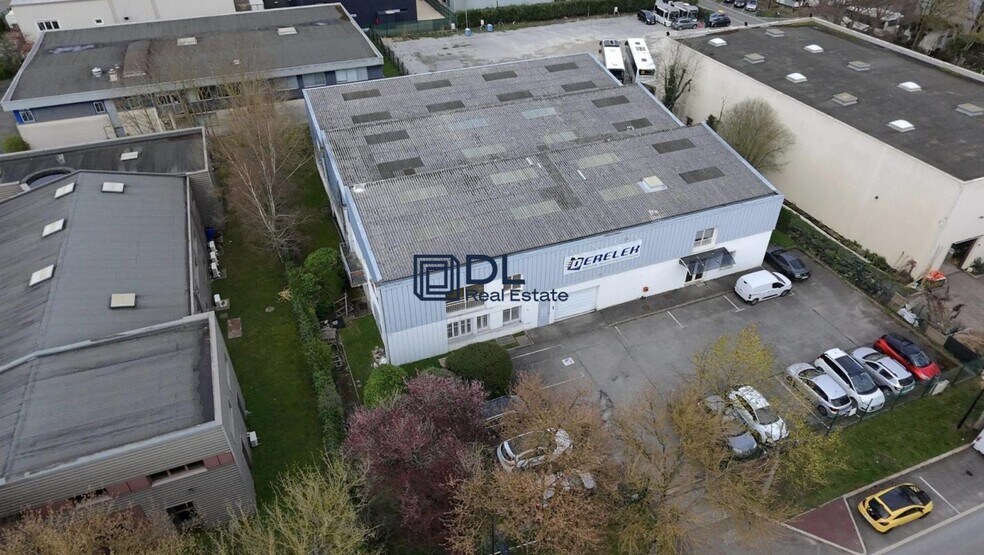 Light Industrial in Buc to rent - Aerial - Image 3 of 19
