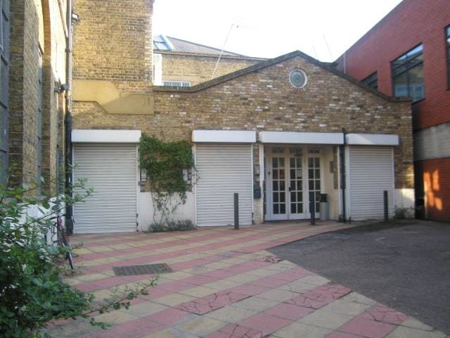 Cressy Rd, London to rent - Building Photo - Image 2 of 4
