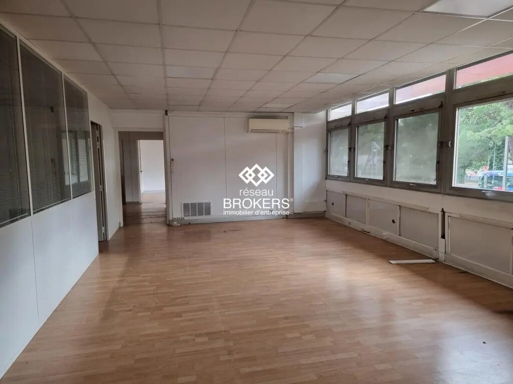 Location Bureaux 200 m² à 210 m² - Photo 1