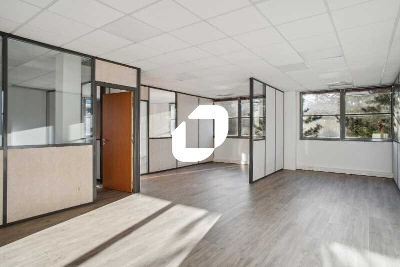 204 Route De Vourles, Saint-Genis-Laval for sale - Building Photo - Image 2 of 11