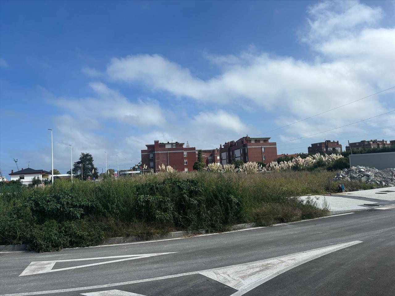 Calle Entrellatas, Santa Cruz de Bezana, Cantabria for sale Primary Photo- Image 1 of 13