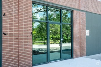 9900 18th St N, Saint Petersburg, FL to rent Building Photo- Image 1 of 7