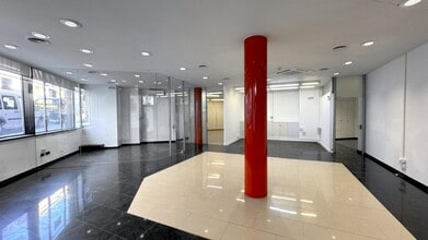 Retail in Terrassa, Barcelona to rent Interior Photo- Image 2 of 33