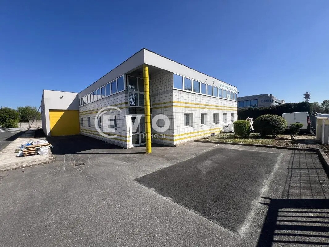 Light Industrial in Champigny-sur-Marne to rent Building Photo- Image 1 of 16