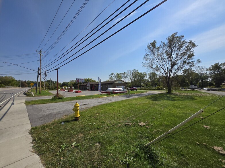 2467 Clinton St, West Seneca, NY for sale - Building Photo - Image 3 of 8