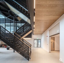 217 Bath Rd, Slough to rent Lobby- Image 2 of 7